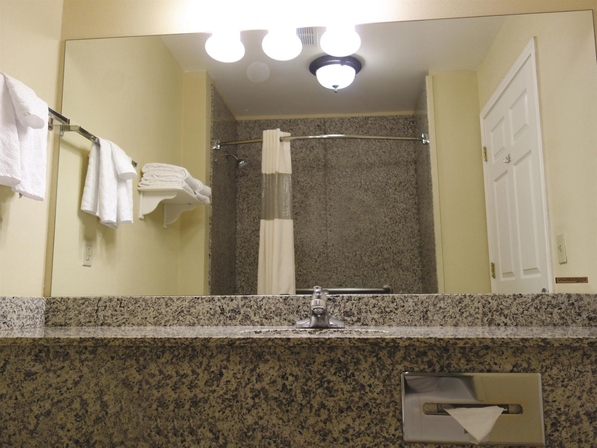 La Quinta By Wyndham Fredericksburg Hotel Екстериор снимка