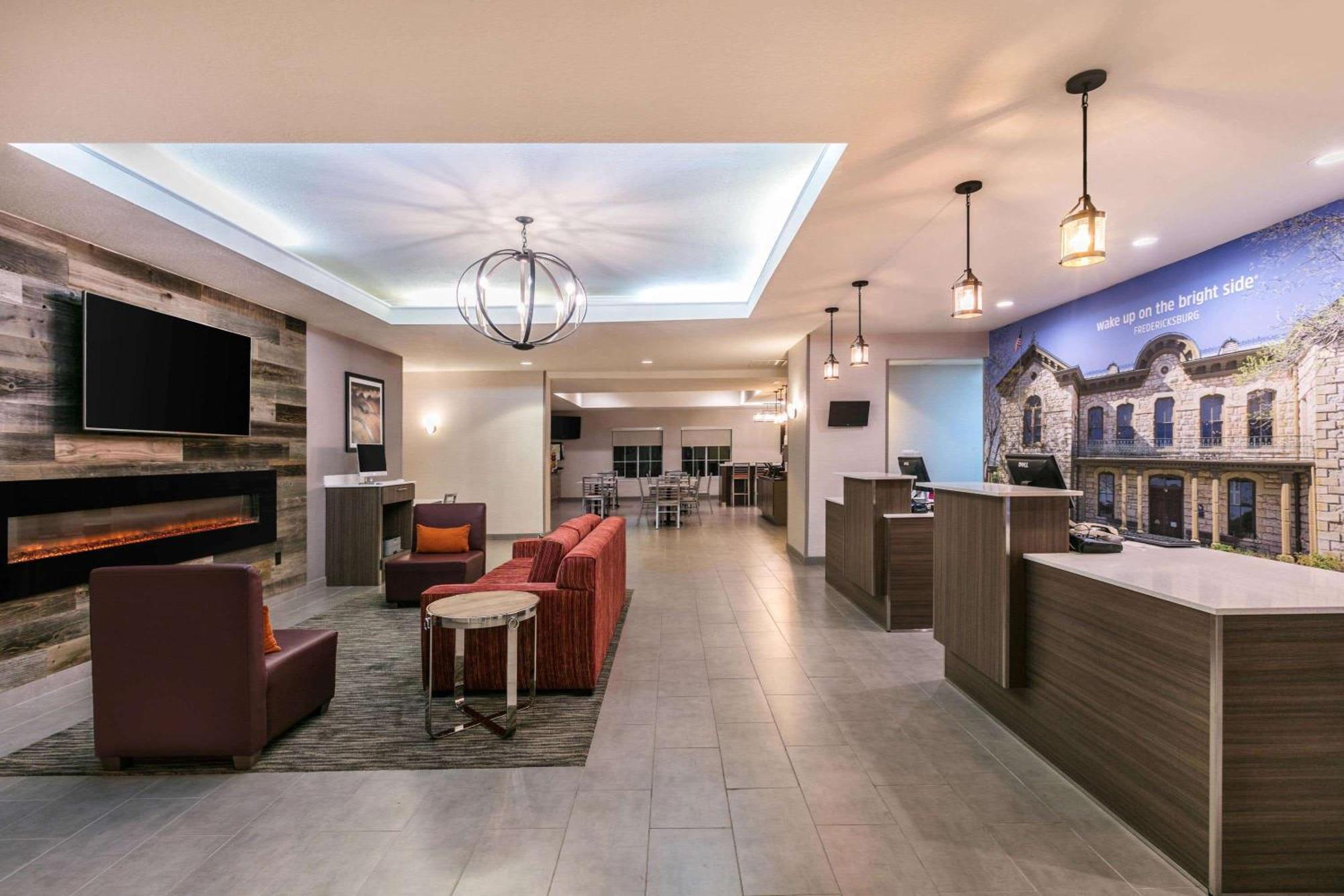 La Quinta By Wyndham Fredericksburg Hotel Екстериор снимка