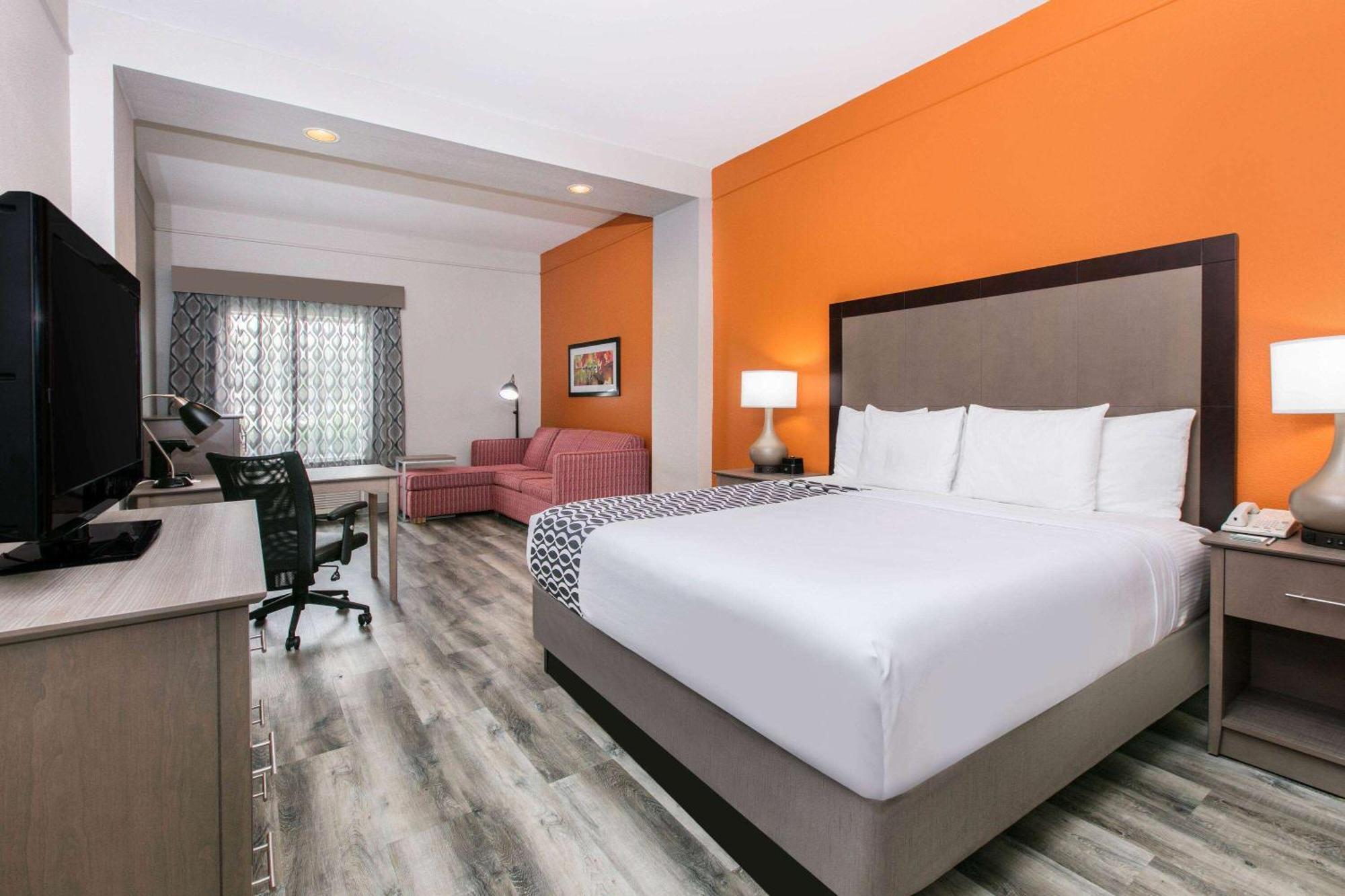 La Quinta By Wyndham Fredericksburg Hotel Екстериор снимка