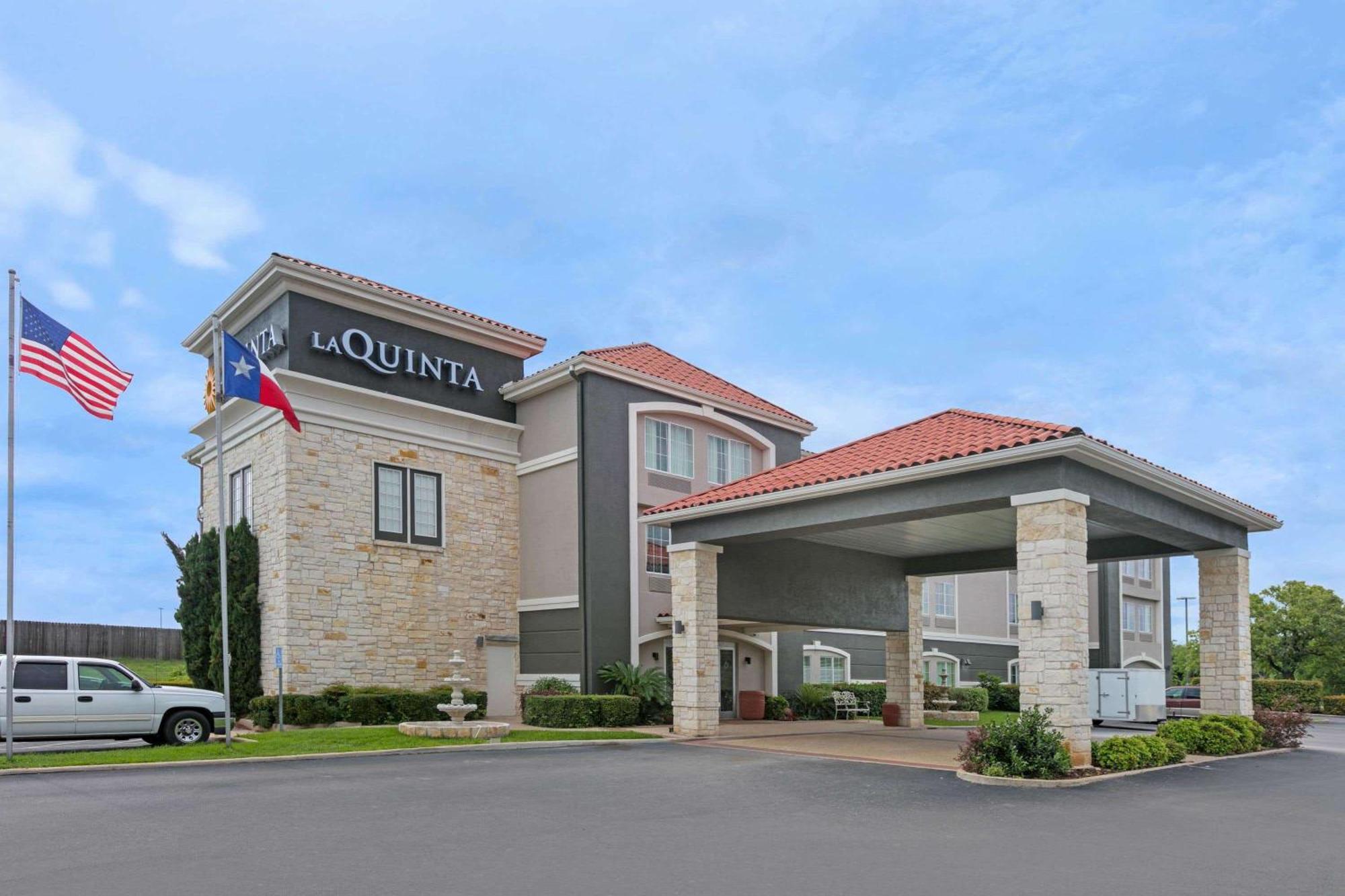 La Quinta By Wyndham Fredericksburg Hotel Екстериор снимка