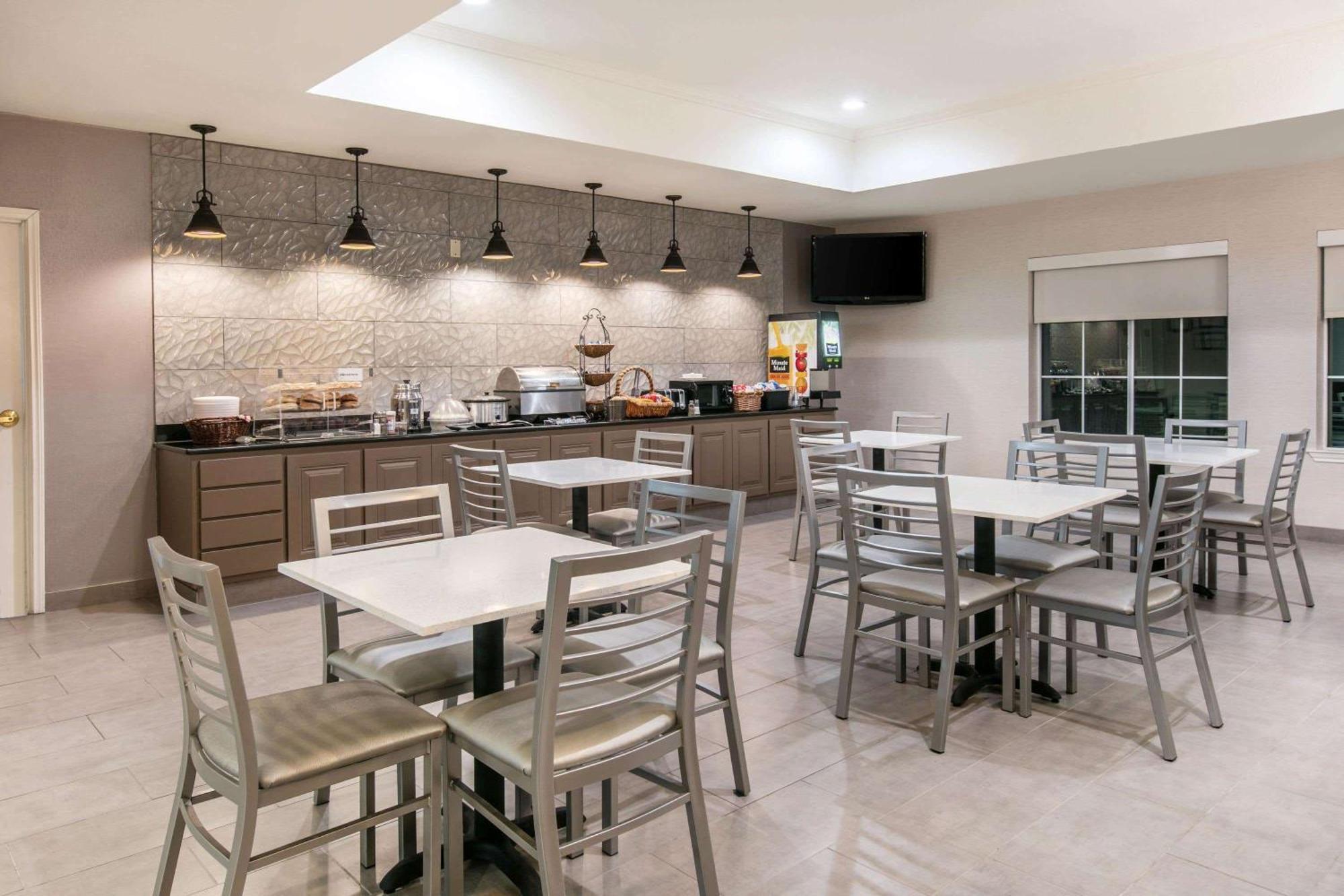 La Quinta By Wyndham Fredericksburg Hotel Екстериор снимка