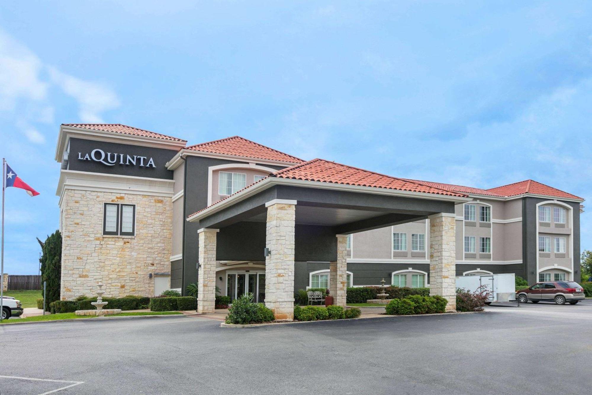 La Quinta By Wyndham Fredericksburg Hotel Екстериор снимка