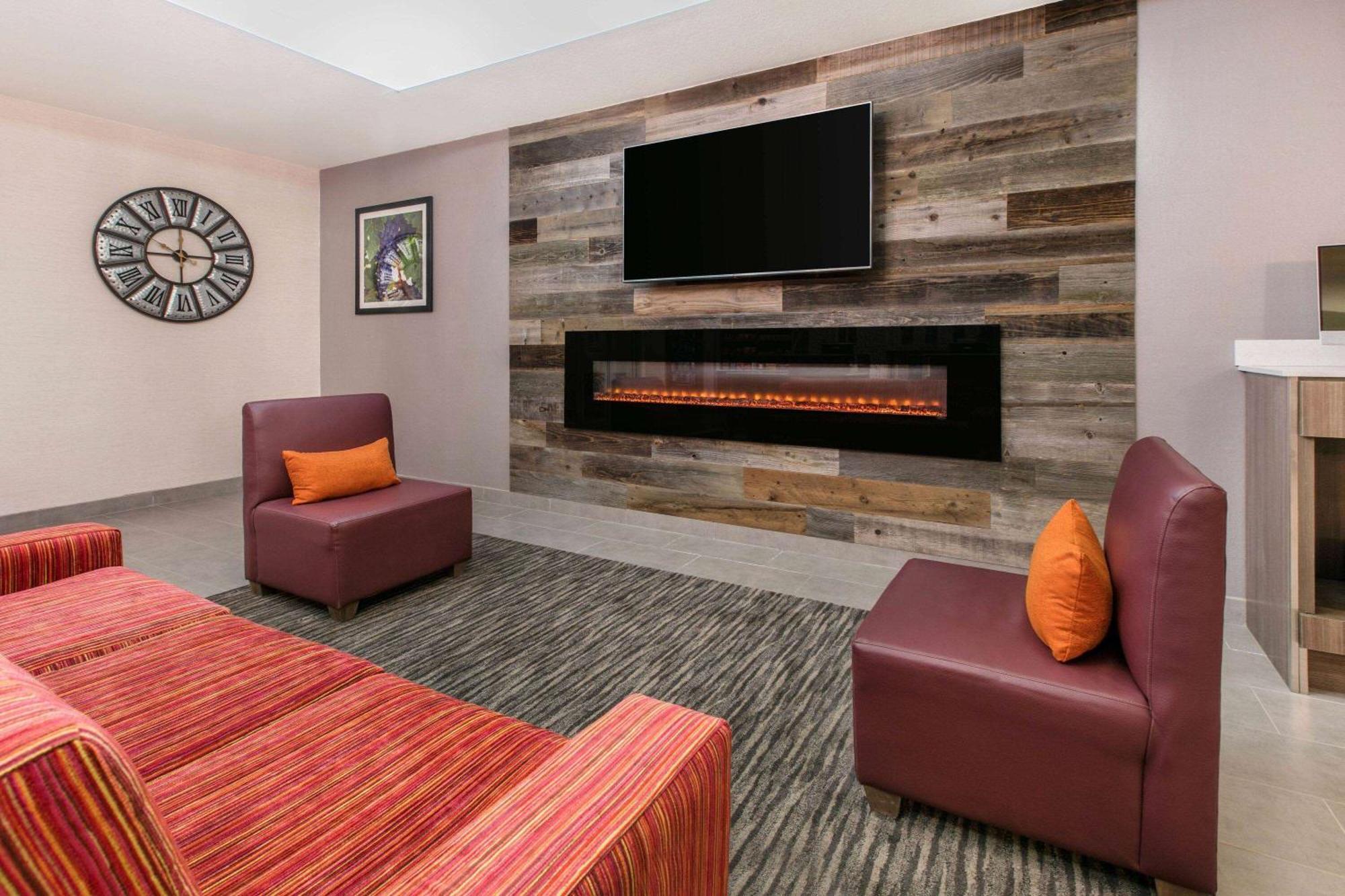 La Quinta By Wyndham Fredericksburg Hotel Екстериор снимка