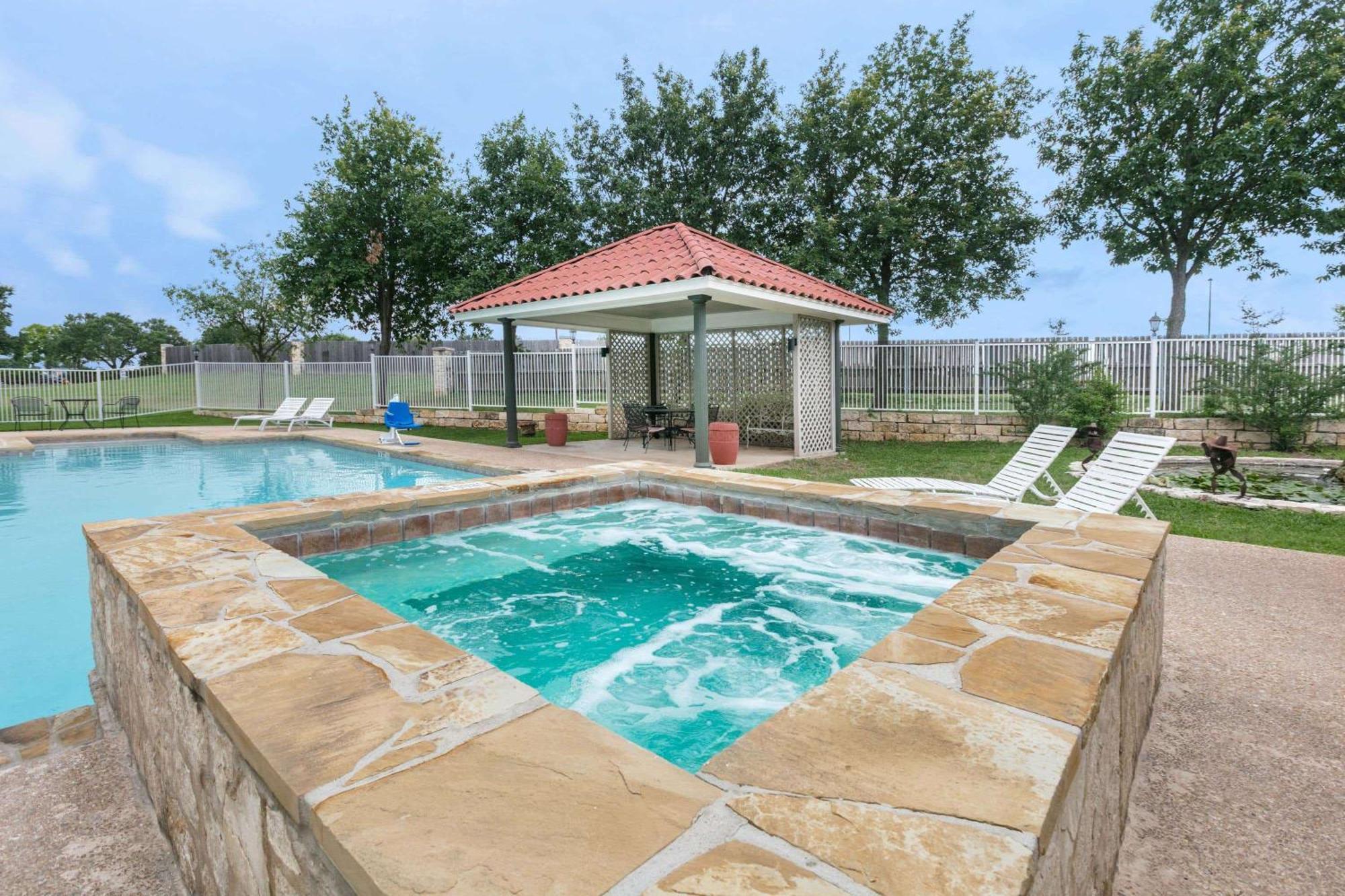 La Quinta By Wyndham Fredericksburg Hotel Екстериор снимка