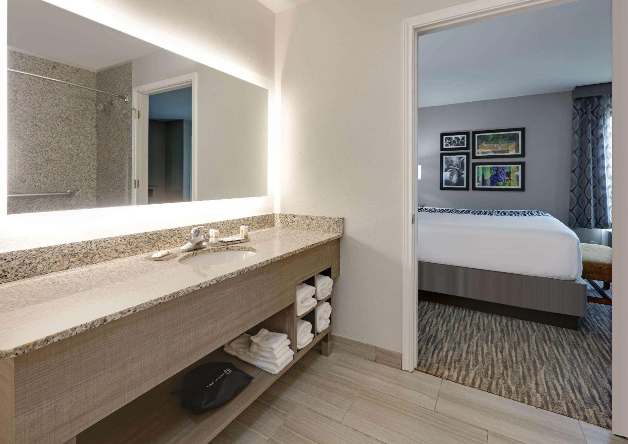 La Quinta By Wyndham Fredericksburg Hotel Екстериор снимка