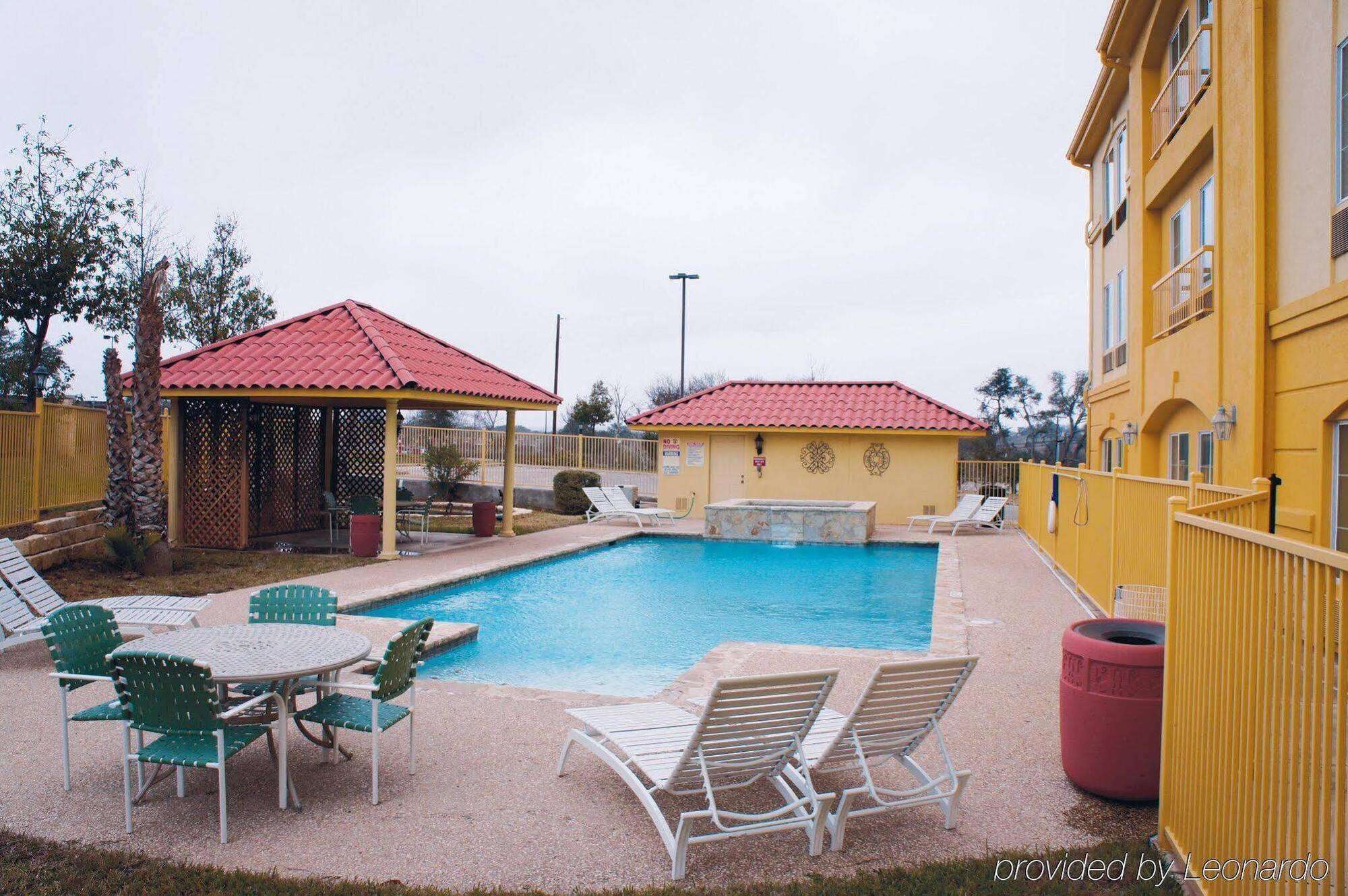 La Quinta By Wyndham Fredericksburg Hotel Екстериор снимка